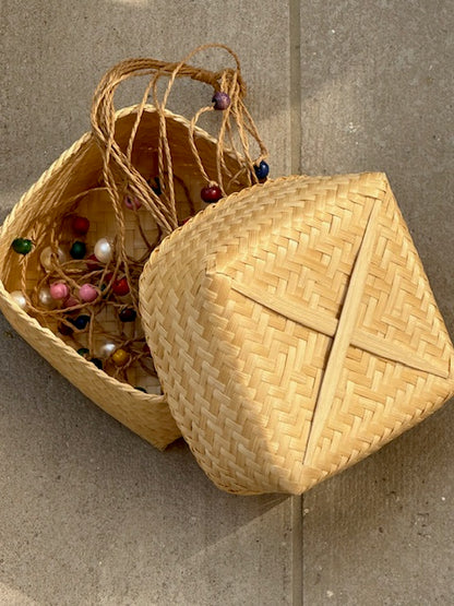 Storage basket with cover